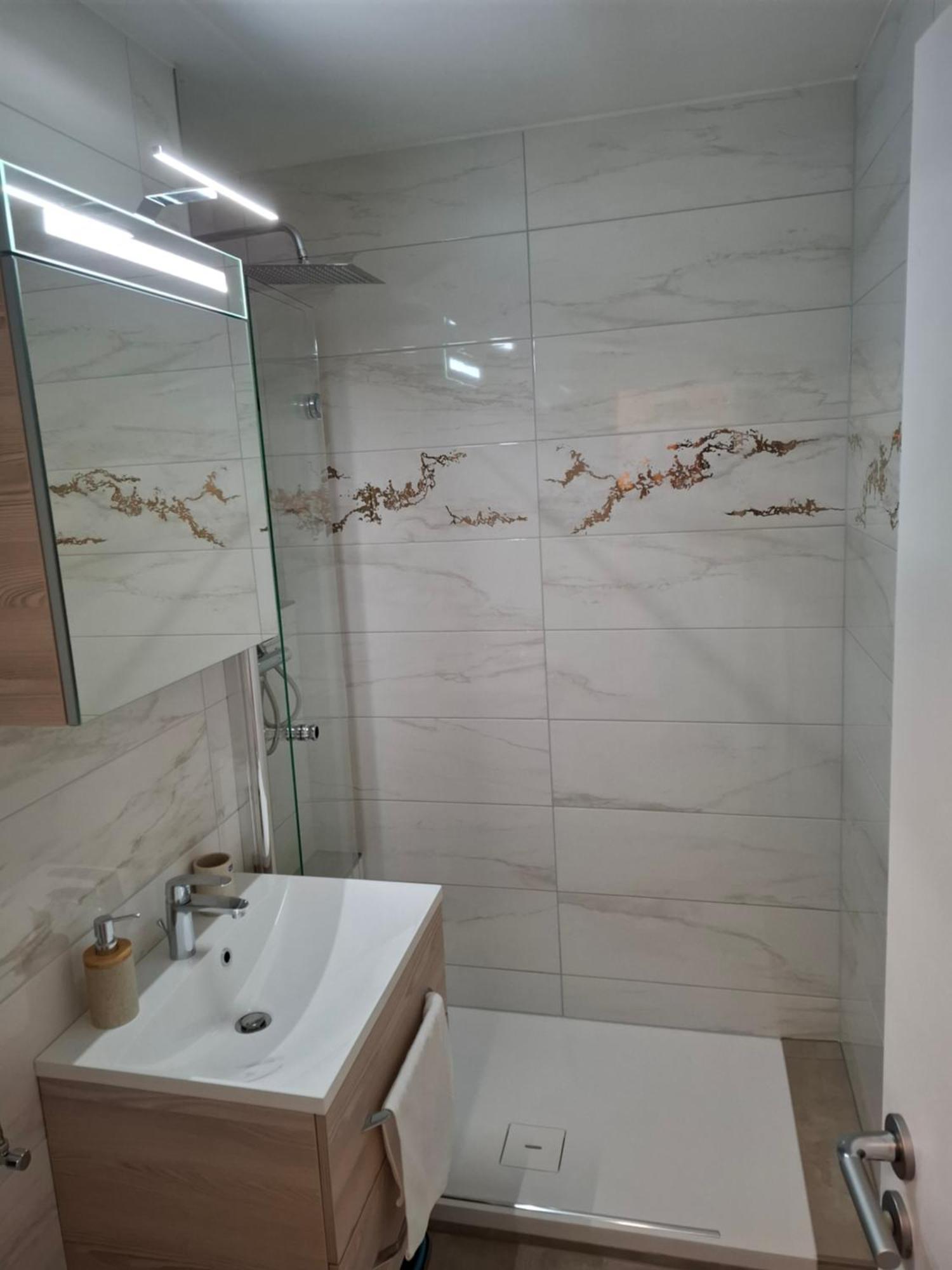 Appartement Aquaquelle บาดฟึสซิง ภายนอก รูปภาพ